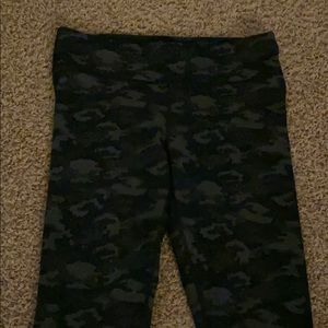BRAND NEW Camo Fabletics Leggings